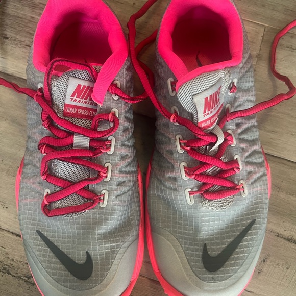 Nike Womens Training Shoes Grey And Pink Size 5.5 - Picture 2 of 5